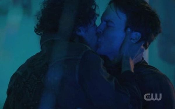 Roswell, New Mexico showrunner says she was told to cut same-sex kiss from pilot episode