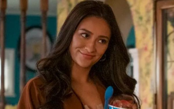 Pretty Little Liars star Shay Mitchell seemingly comes out as bisexual