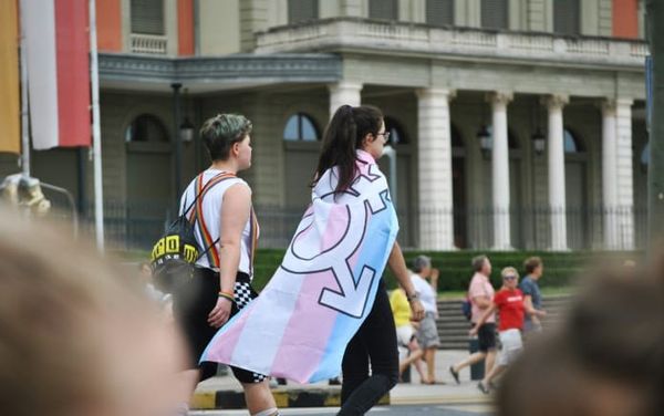 La Corte Suprema del Reino Unido dictamina que la definición legal de ‘mujer’ está basada en el sexo biológico