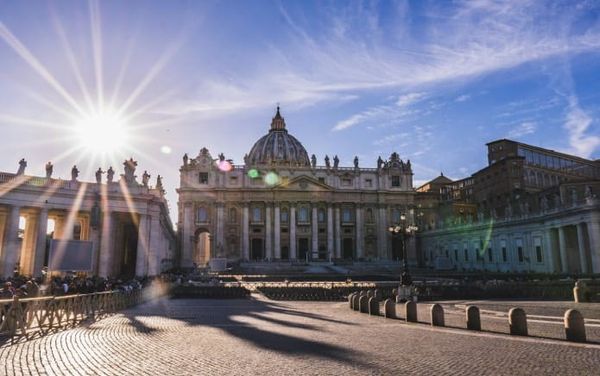 El vaticano avala la admisión de hombres gays a los seminarios, siempre que mantengan el celibato