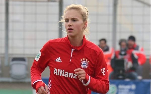 Arsenal star Vivianne Miedema says a “fully respected” male player needs to come out for football to accept homosexuality