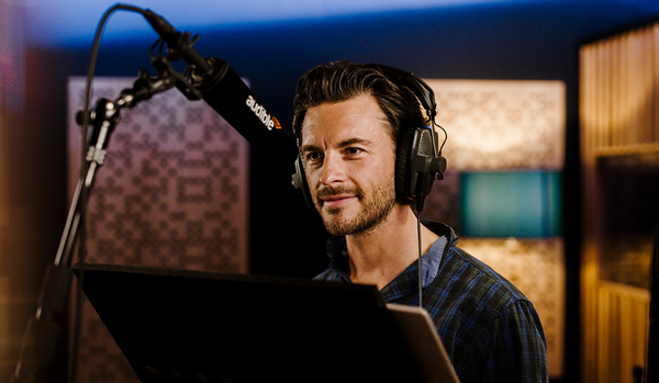 Jonathan Bailey to sink his teeth into the legendary role of Dracula