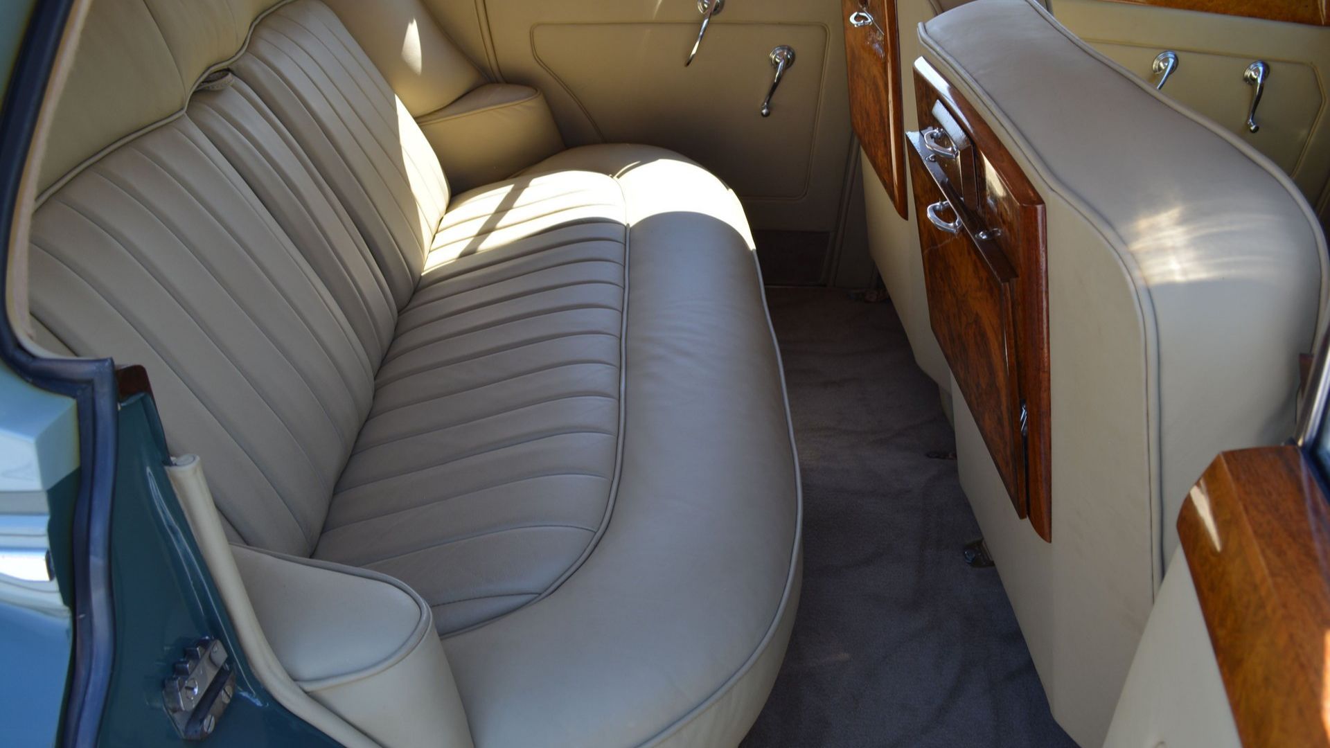 Luxuriously Cruise In A 1957 Bentley S1