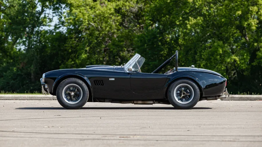 studebaker ls ヘビーウェイトチャンピオンカフ Steve McQueen's 1963 Shelby 289 Cobra Roadster Set for Auction at