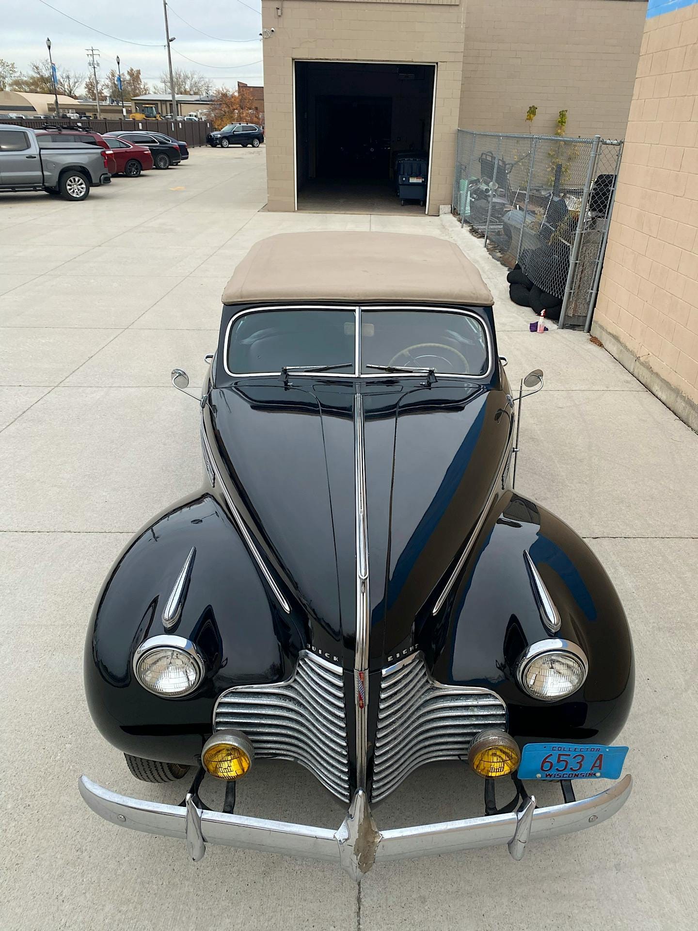Front view of the 1940 Buick Roadmaster Sport Phaeton showing its grille and bumper