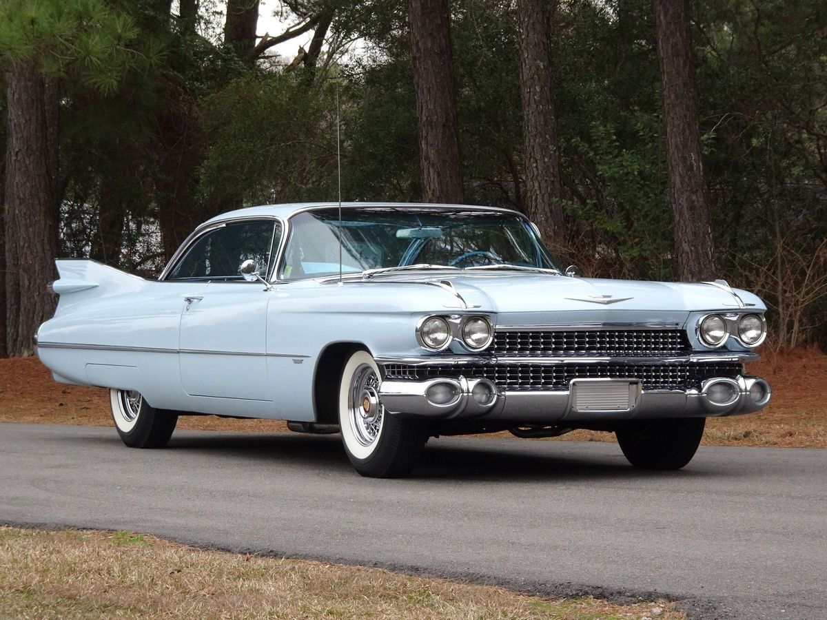 きゃりん様 Take A Spin In This 1959 Cadillac Series 62