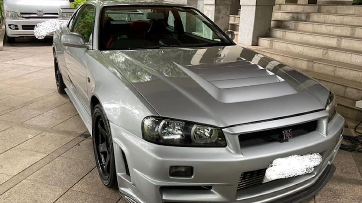 R34-Skyline-GT-R-Z-Tune-Sells-