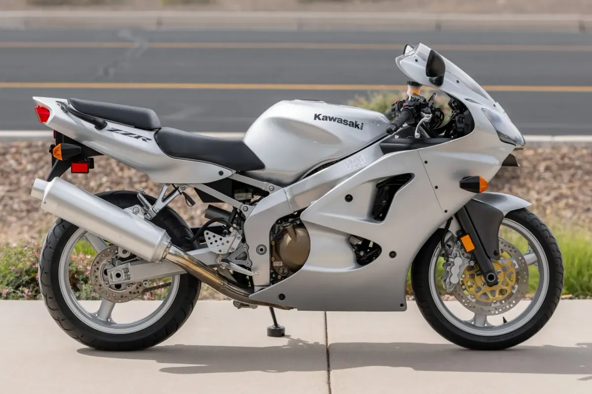 Zero-Mile 2006 Kawasaki ZZR600 Hits Market