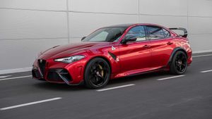 Alfa Romeo Giulia GTA Is A Lightweight, High-Powered Track Assassin