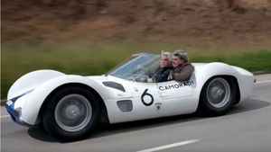 Jay Leno Drives A 1960 Maserati Tipo 61 Birdcage