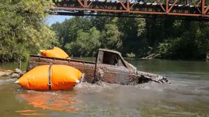 Divers Pull Dodge Pickup Truck From Oregon River
