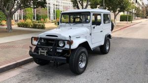 V8-Swapped 1976 Toyota FJ40 Is Ready To Blaze Trails