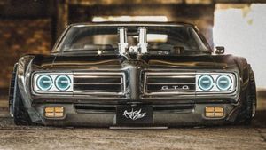 Artist Turns Pontiac GTO Judge Into A Lowrider