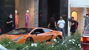 Social Media Influencers Use Cars In Cringy Ways