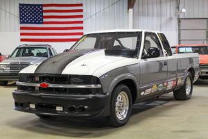 Haulin' S: 2000 Chevy S-10 Drag Truck