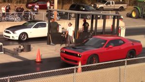Watch Some Modern Muscle Cars Drag Race
