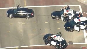 Chrysler 300 Police Chase Ends Abruptly