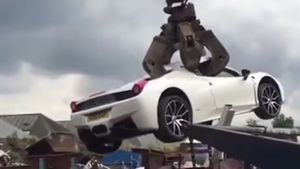 Ferrari 458 Spider Crushed By Police