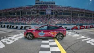 Mustang Mach-E Pace Car Debuts At Talladega