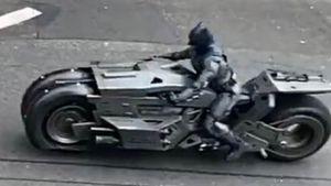 Batman’s New Motorcycle Looks Awful