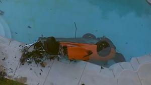 C8 Corvette Crashes Into California Pool