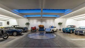 Pasadena Mansion Comes With A Huge Car Showroom