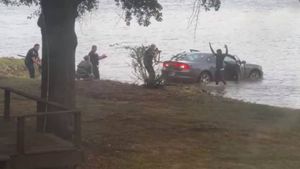 Charlotte Police Chase Dodge Charger Into Lake
