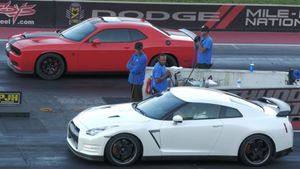 Dodge Hellcats Race Nissan GT-Rs
