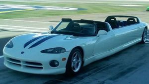 Dodge Viper Limousine Is An Awful Good Idea
