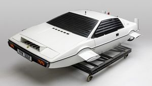 Petersen Museum Hosts Killer James Bond Car Collection