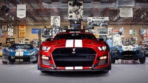 Ends Tomorrow: Enter To Win This 2021 Shelby GT500
