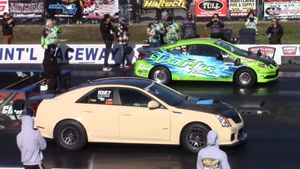 Twin-Turbo Cadillac CTS-V Races Turbo Honda Civics