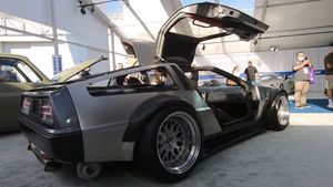 Wide Body DeLorean Sports Modern Power