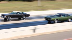 1973 Buick Riviera Races 1971 Dodge Charger R/T