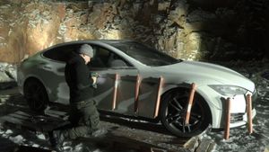 Finnish Guy Blows Up His Tesla
