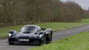 Aston Martin Executive Says Electric Cars Aren’t Viable