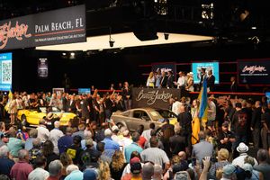 Ron DeSantis Helps Barrett-Jackson Raise $1.76 Million For Ukraine