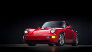 1993 Porsche 911 RS Is A Track-Ready Performance Icon