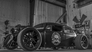Lucky Gunner Hemi-Powered VW Bug Is Ridiculous Fun