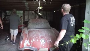 Neglected Barn Find 1959 Corvette Rescued