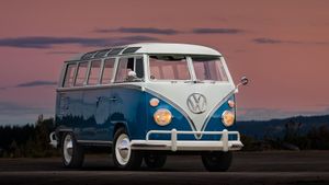 You Don't Want to Miss This 21-Window Bus on Bring a Trailer