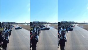 C6 Corvette Hits Crowd Leaving Cars And Coffee