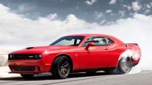Locksmith Helps Thief Steal Dodge Hellcat