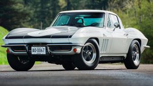 Rare 1966 427/435 Big Tank Corvette With a M-22 4-Speed Selling At Mecum Glendale