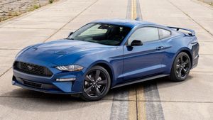 Ford Mustang Outsells Dodge Challenger