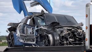 Corvette Spins Out, Wrecks Big In Texas
