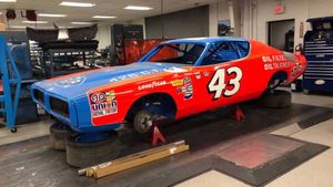 Check Out The 1972 Dodge Charger Being Restored By Petty's Garage