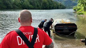 Oregon Cops Pull A 2017 Dodge Challenger Out Of A River