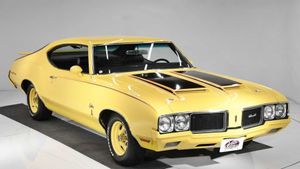 Grab A Sebring Yellow 1970 Oldsmobile Cutlass Rallye 350