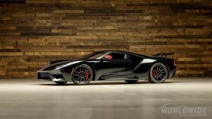 Worldwide Auctioneers Is Selling A Captivating 2021 Ford GT Carbon Series